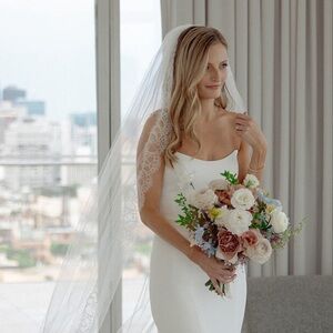 *Never worn!* Chantilly Lace Wedding Veil - Color: Ivory Length: 54”W x 90”L